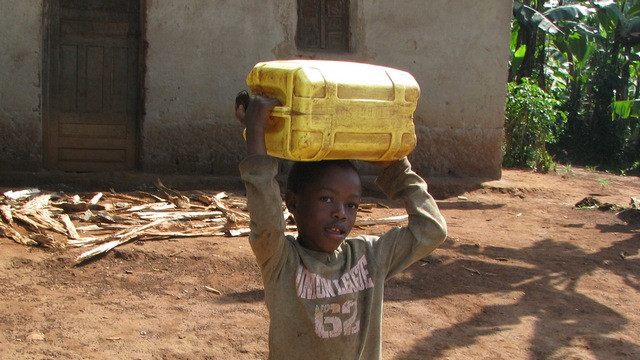 V Afriki zaradi pomanjkanja vode vsako minuto umrejo trije otroci (foto: Alen Salihović)
