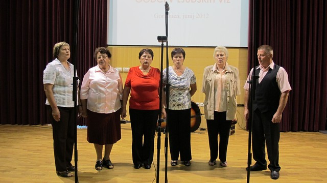 Pevci Folklornega društva Pobrežje (foto: Vesna Sever)