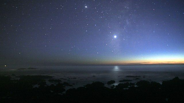 Večerno nebo nad Tihim oceanom (foto: Wikimedia Commons)