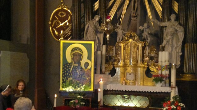 Čenstohovska Marija ob Slomškovem grobu v Mariboru (foto: Marko Veršič)