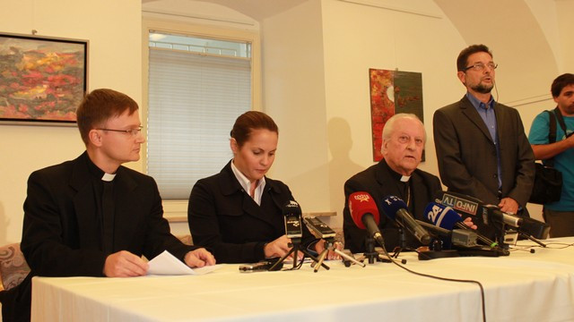 Tajnik Matej Pavlič, odvetnica Nina Zidar Klemenčič, kardinal Franc Rode, teolog Ivan Štuhec (foto: Alen Salihović)