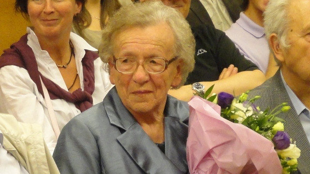 Angelca Klanšek ob prejmu nagrade Nadje Maganja Jevnikar junija 2013 (foto: Matjaž Merljak)
