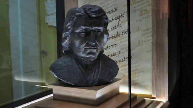 Novopostavljeni Prešernov kip na Slovenski Pristavi (foto: Urška Makovec)