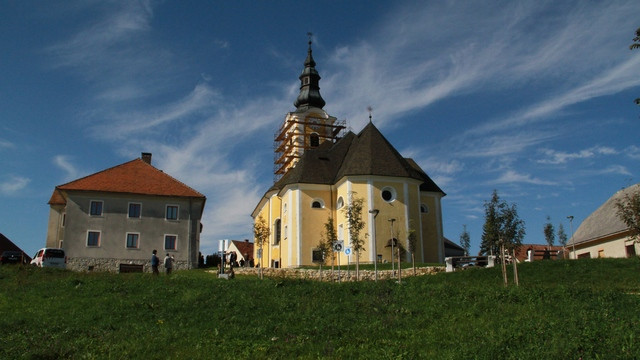 Župnijska cerkev na Ponikvi (foto: Robert Božič)