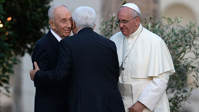 Frančiešk, Abbas in Peres (foto: Radio Vatikan)