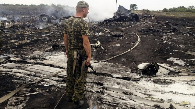 Nesreča letala Boeing 777 Malasya Airlines nad Ukrajino. (foto: www.scmp.com)