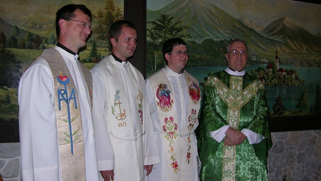 Duhovniki iz Slovenije ter Janez Kumše (foto: Tone Ovsenik)