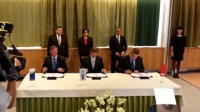 Podpis koalicijskega sporazuma (foto: FB SMC)