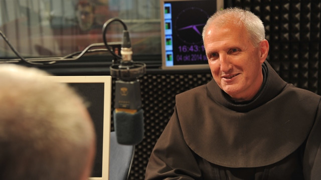 Nadškof Stane Zore v studiu Radia Ognjišče (foto: Tatjana Splichal)