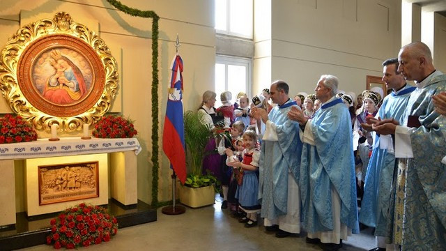 Slovenski oltar s podobo Marije Pomagaj (foto: Marko Vombergar)