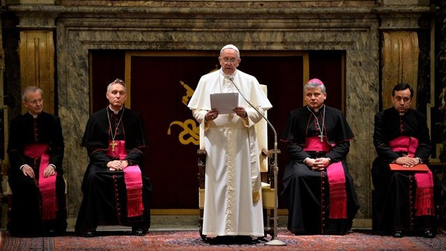 Papežev nagovor rimski kuriji (foto: Radio Vatikan)