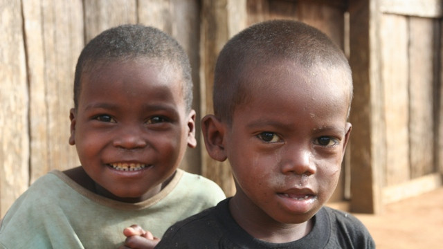 Otroci na Madagaskarju (foto: Stane Kerin)
