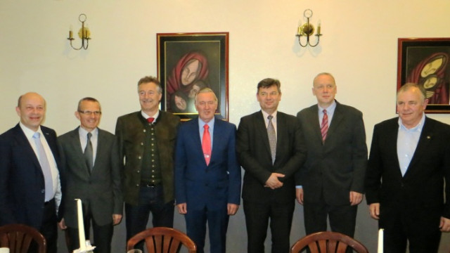 Ministra Žmavc in Gašperšič, župana Smrtnik in Sadovnik ter drugi gostje (foto: USZS)