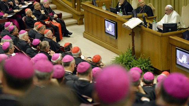 papež na zasedanju Italijanske škofovske konference (foto: Radio Vatikan)