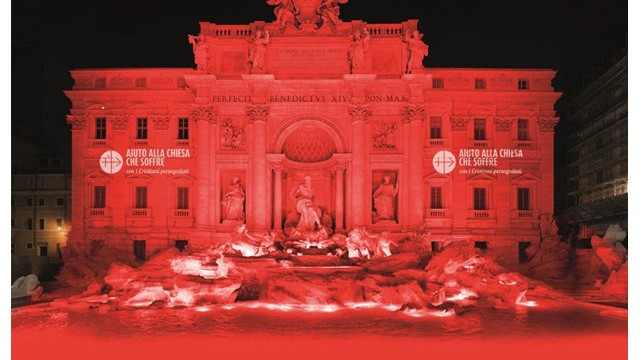Rdeče obarvana fontana Trevi (foto: Radio Vatikan)