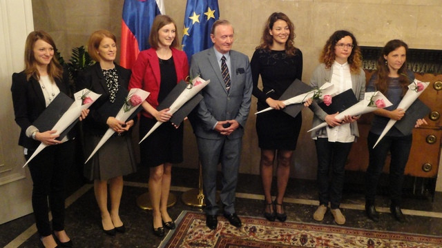 Nagrajenke in minister Žmavc (foto: Matjaž Merljak)