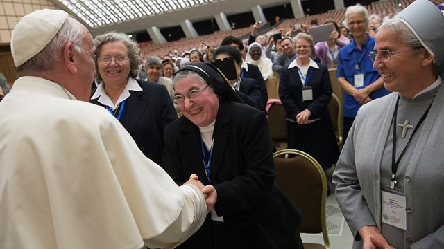 papež med redovnicami (foto: Radio Vatikan)