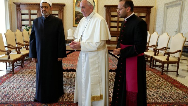 papež na srečanju z velikim imamom (foto: Radio Vatikan)