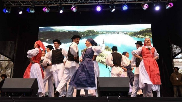 Buenos Aires praznuje Slovenijo - Ples članov Mladike (foto: Marko Vombergar)