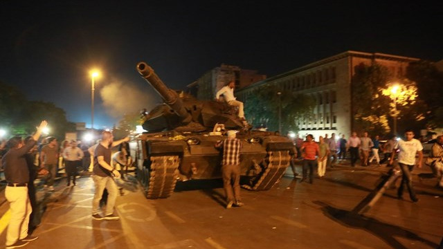 Poskus vojaškega udara v Turčiji (foto: RV/AFP)