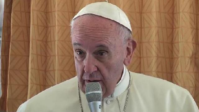 Papež v pogovoru z novinarji (foto: CTV)