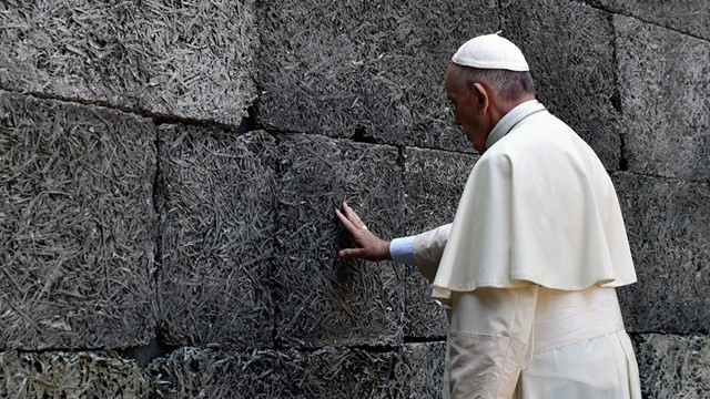 Papež v Auschwitzu (foto: Radio Vatikan)