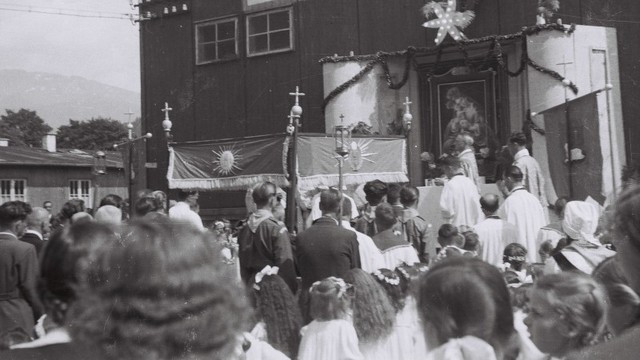 Telovska procesija 1947 v Špitalu (foto: Iz razstave Rafaelove družbe)