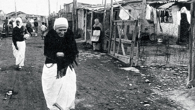 Mati Terezija na ulicah Kalkute (foto: Arhiv Ognjišča)