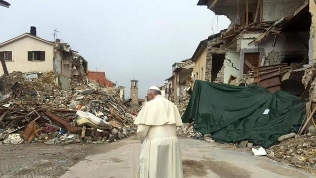 papež v Amatriceju (foto: Vatican insider)