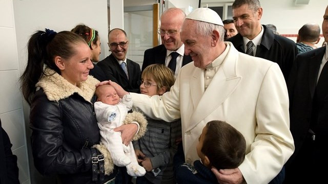 Papež Frančišek med ljudmi (foto: Radio Vatikan)