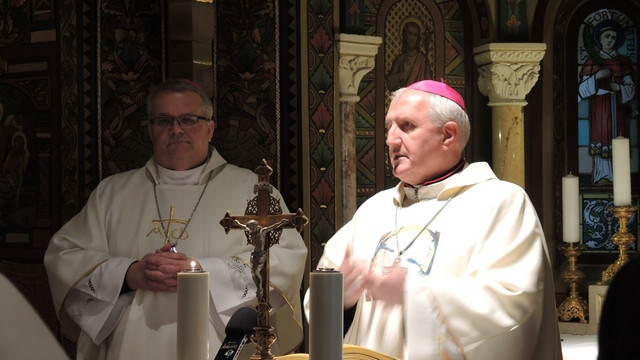 Nadškof Zore in škof Štumpf med sveto mašo (foto: p. Ivan Rampre)