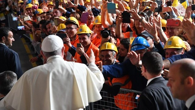 Papež v Genovi na srečanju z delavci (foto: Radio Vatikan)