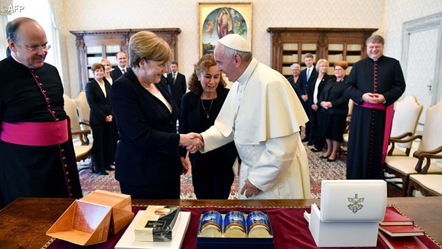 Papež Frančišek in nemška kanclerka Angela Merkel (foto: RV)