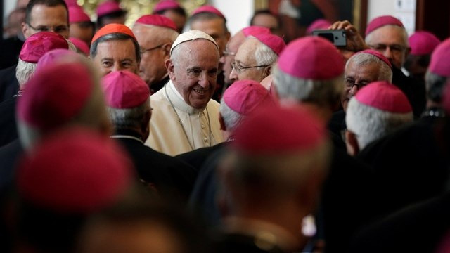 Papež s kolumbijskimi škofi (foto: Radio Vatikan)