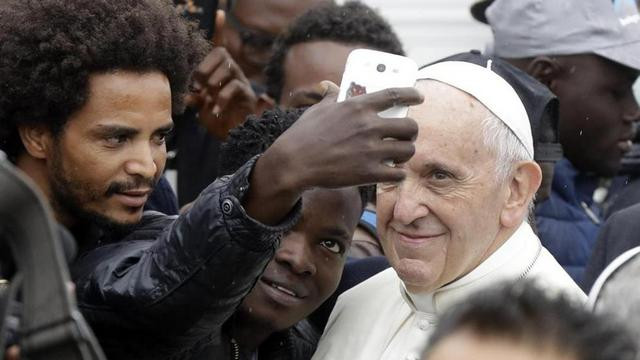 Papež med migranti v Bologni (foto: Vatican insider)