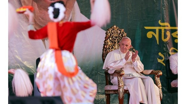 Papež v Bangladešu (foto: Radio Vatikan)