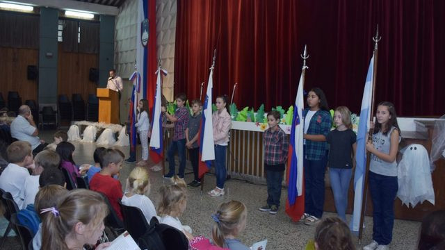 Začetek pouka v slovenskih osnovnih šolah v Argentin (foto: Lučka Oblak Čop)