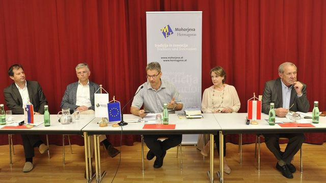 Udeleženci okrogle mize v Celovcu (foto: Matjaž Merljak)