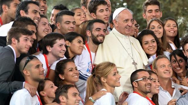 Papež z mladimi (foto: Vatican insider)