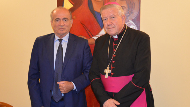 Nadškof Hočevar in minister Krkobabić (foto: spletna stran beograjske nadškofije)