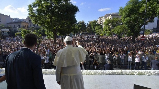 Papež v Palermu z mladimi (foto: vaticannews.va)