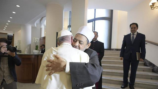 Papež z imamom (foto: Vatican insider)
