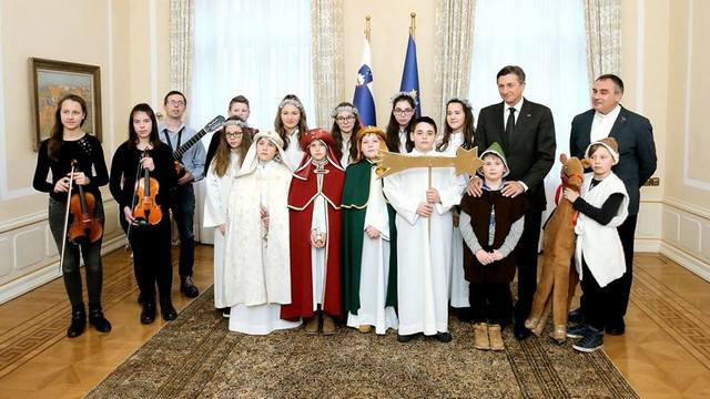 Koledniki pri predsedniku Pahorju (foto: Daniel Novakovič/STA)