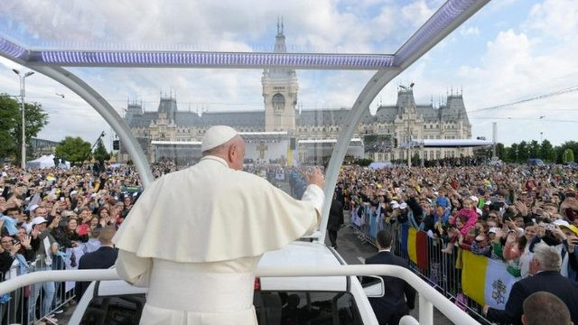 Papež v Romuniji (foto: Vatican News)