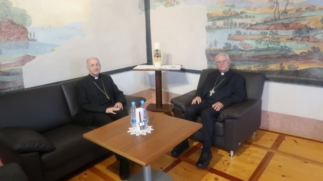 Apostolski nuncij z novomeškim škofom (foto: Katoliška Cerkev)