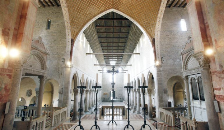 Notranjost oglejske bazilike (foto: www.ilpapaanordest.it)