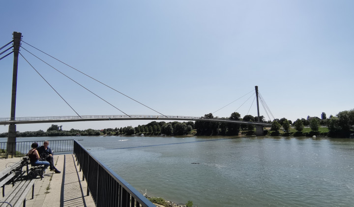 Peš most v Sremski Mitrovici (foto: ARO)