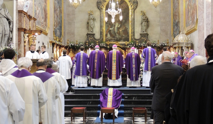 Najbolj pomenljivi trenutki obreda škofovskega posvečenja (foto: ARO)