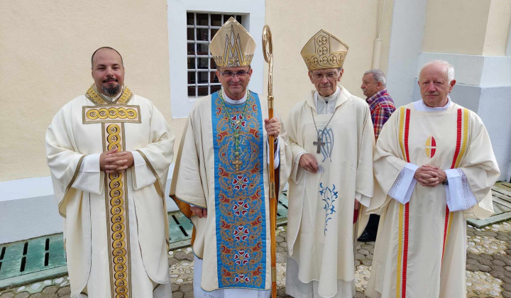 Novomašnik, škofa in diakon (foto: Janko Rezar)