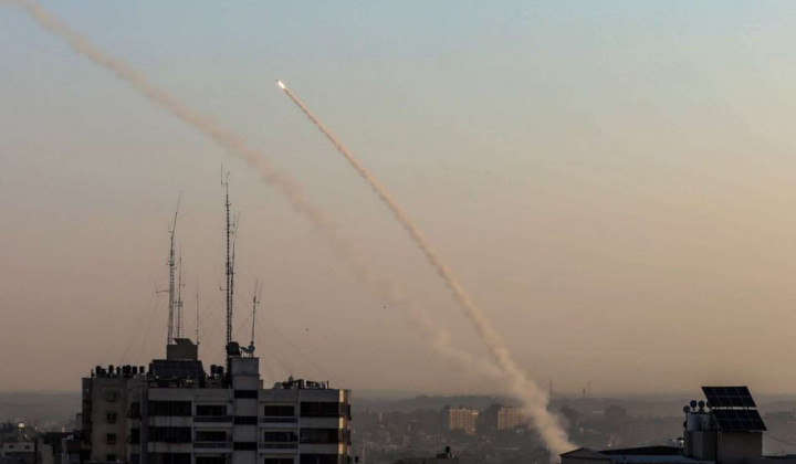 Izstrelitev palestinskih raket z obmocja Gaze proti Izraelu. (foto: STA)